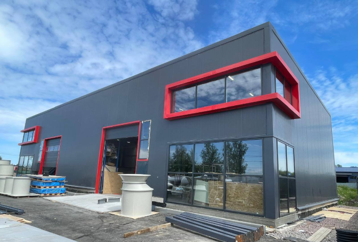 Сколько служит ангар из сэндвич-панелей и как продлить срок его эксплуатации